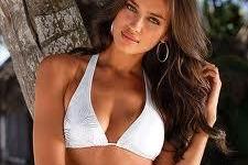 Irina Shayk la nueva imagen de Beachwear de Blanco