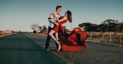 Casting pareja de bailarines hombres y mujeres para espectáculos